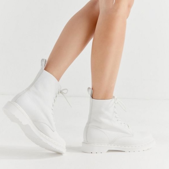 Dr. Martens Shoes - Dr. Martens 1460 Virgina sz 8